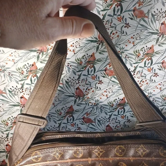 AUTHENTIC LOUIS VUITTON MONOGRAM DOUBLE COMARTMENT TRAVEL BAG. - Picture 15 of 16